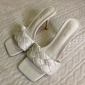White woven heels 7.5